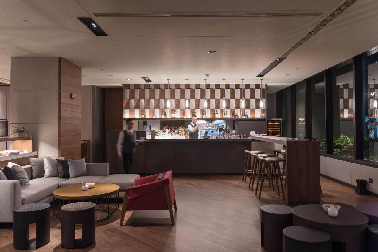 Crowne Plaza Tainan By Ihg Exterior foto The Lounge at Hong Kong International Airport