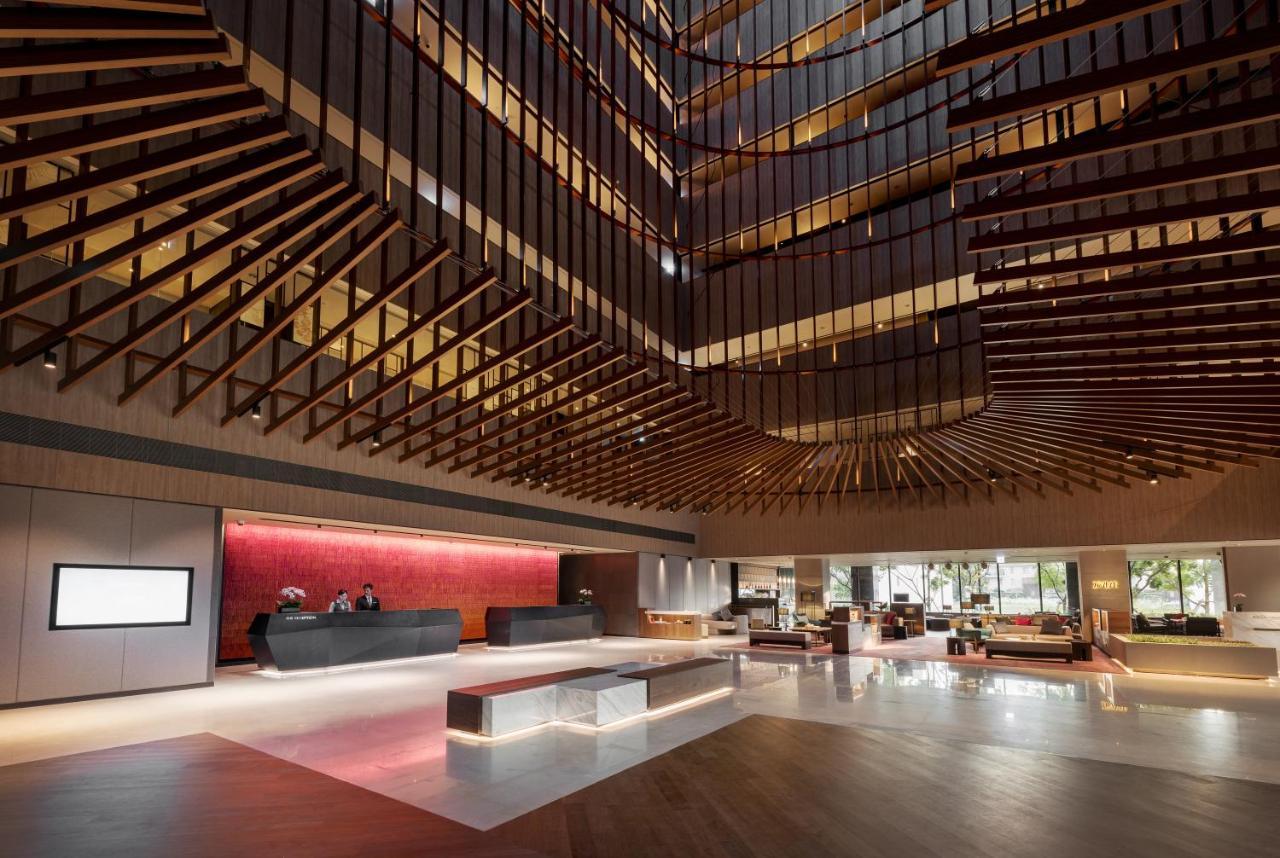 Crowne Plaza Tainan By Ihg Exterior foto The lobby of the hotel