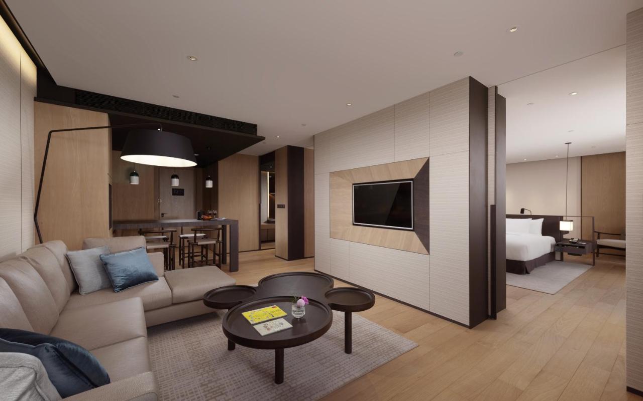 Crowne Plaza Tainan By Ihg Exterior foto A suite at the hotel