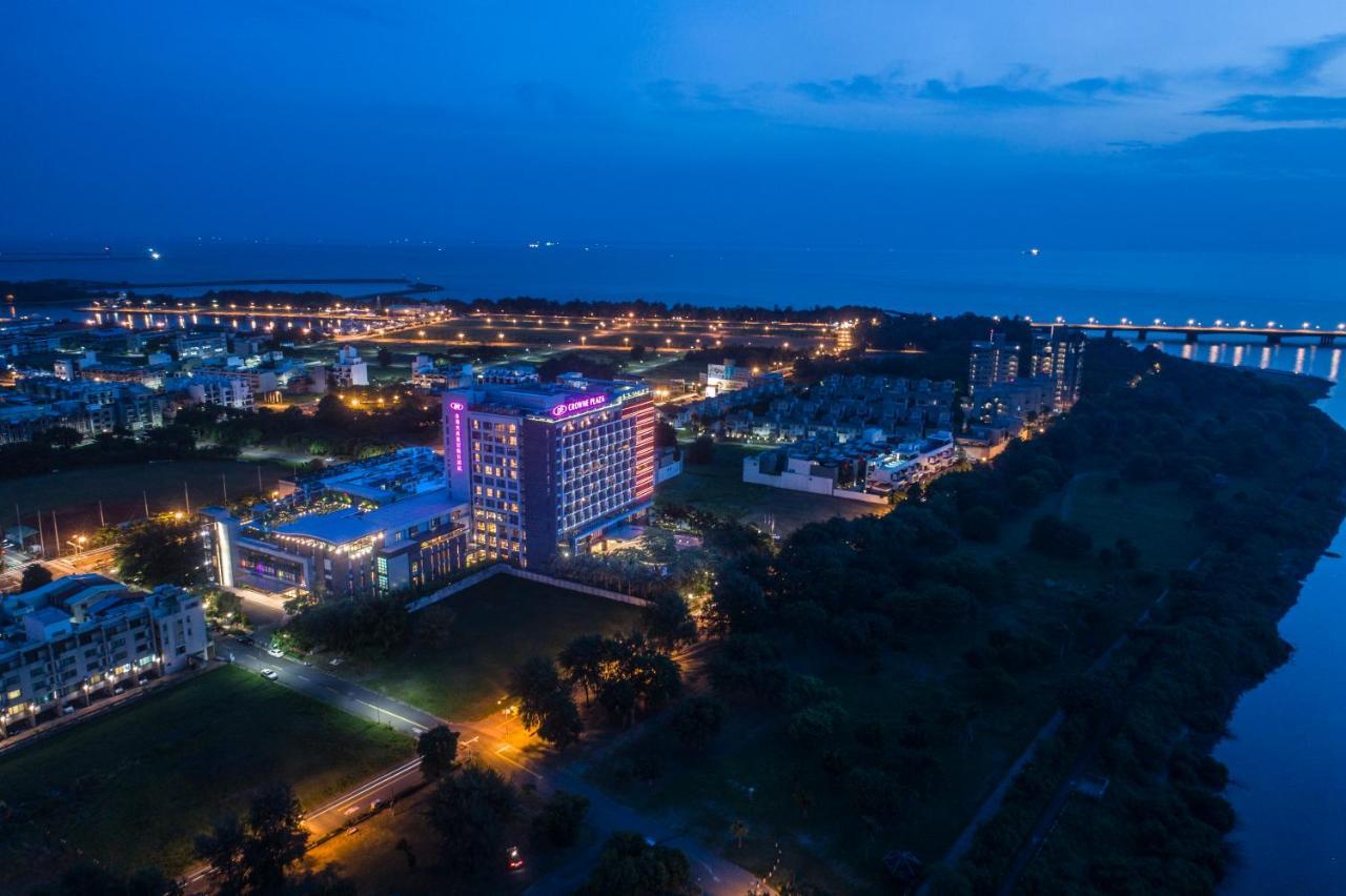 Crowne Plaza Tainan By Ihg Exterior foto Aerial view of the hotel