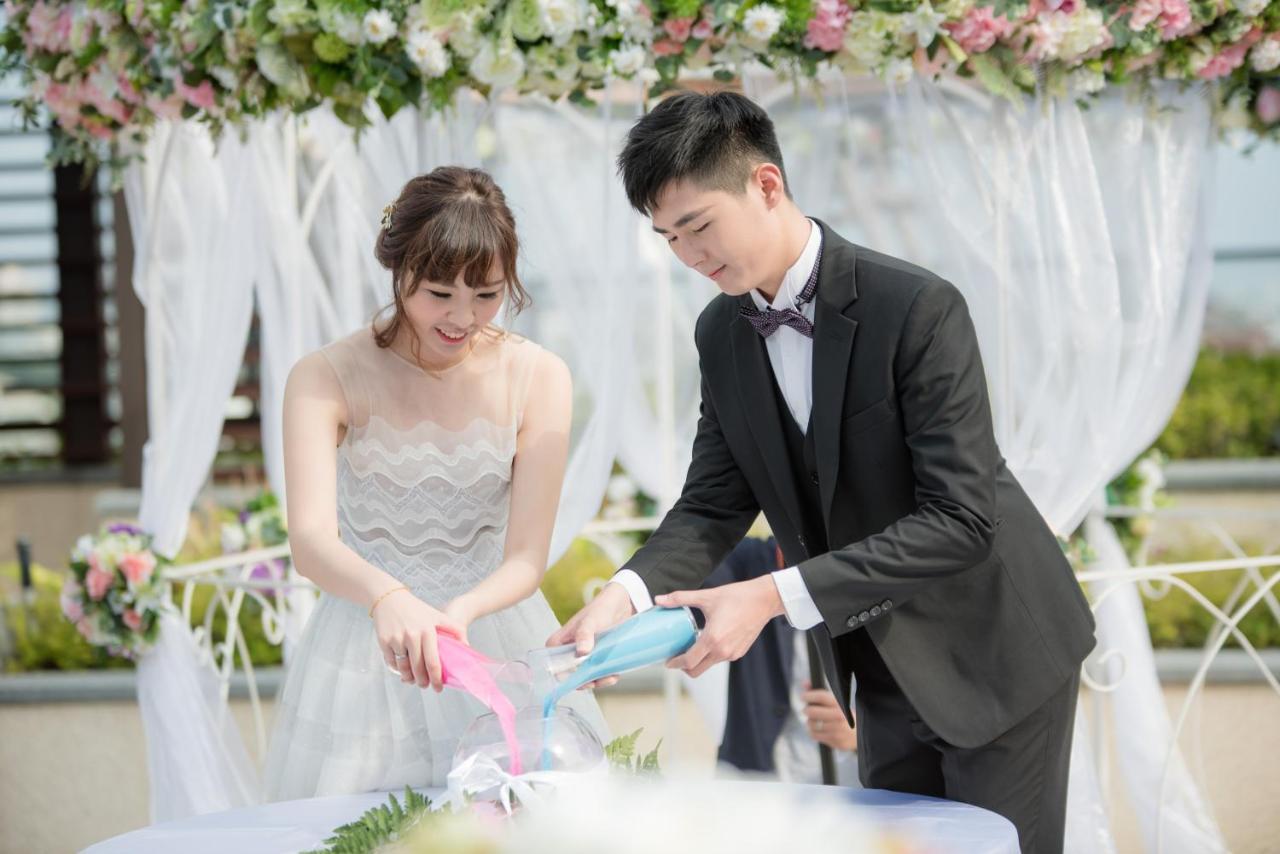 Crowne Plaza Tainan By Ihg Exterior foto A sand ceremony at a wedding