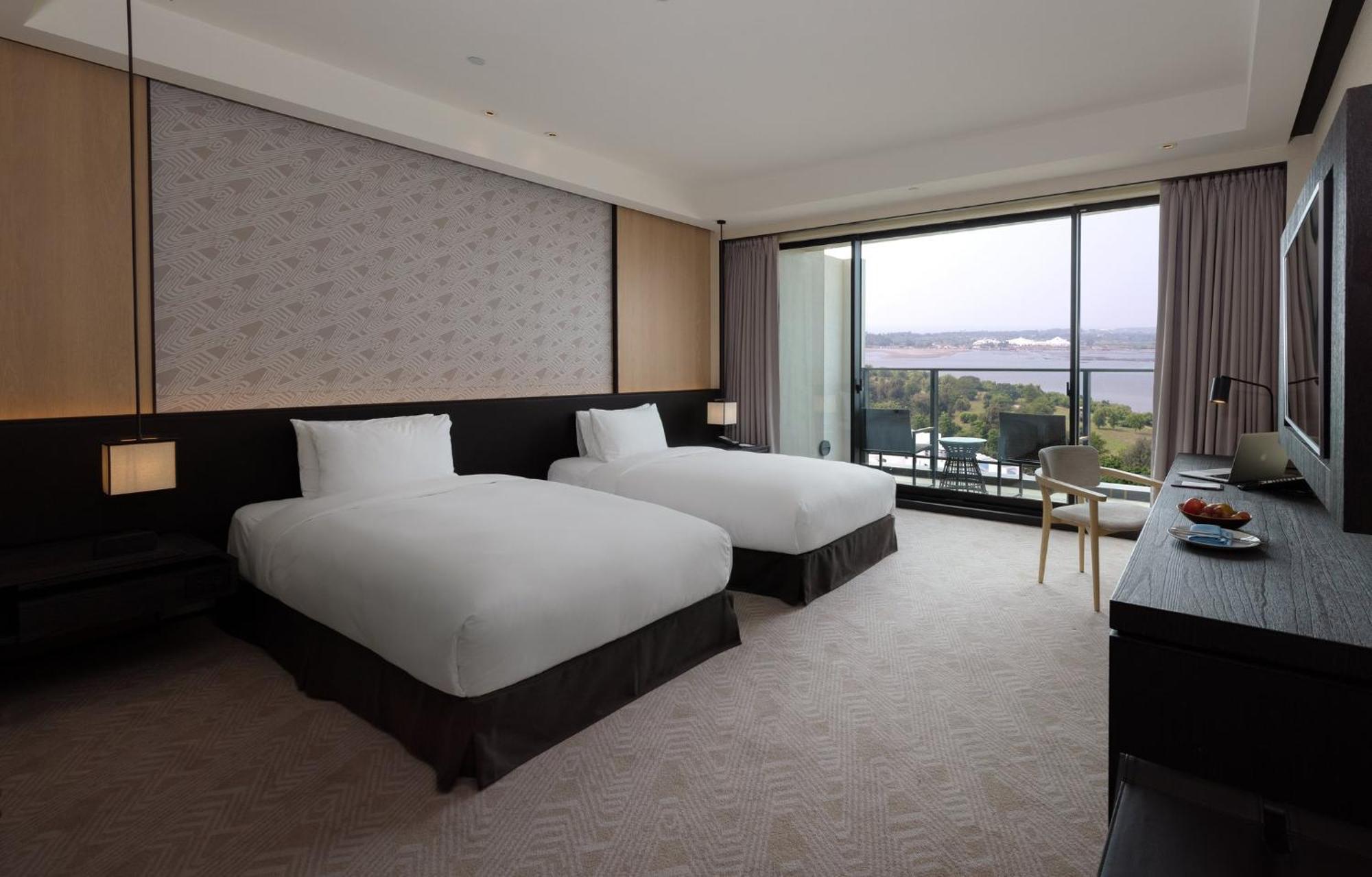 Crowne Plaza Tainan By Ihg Exterior foto Deluxe Room