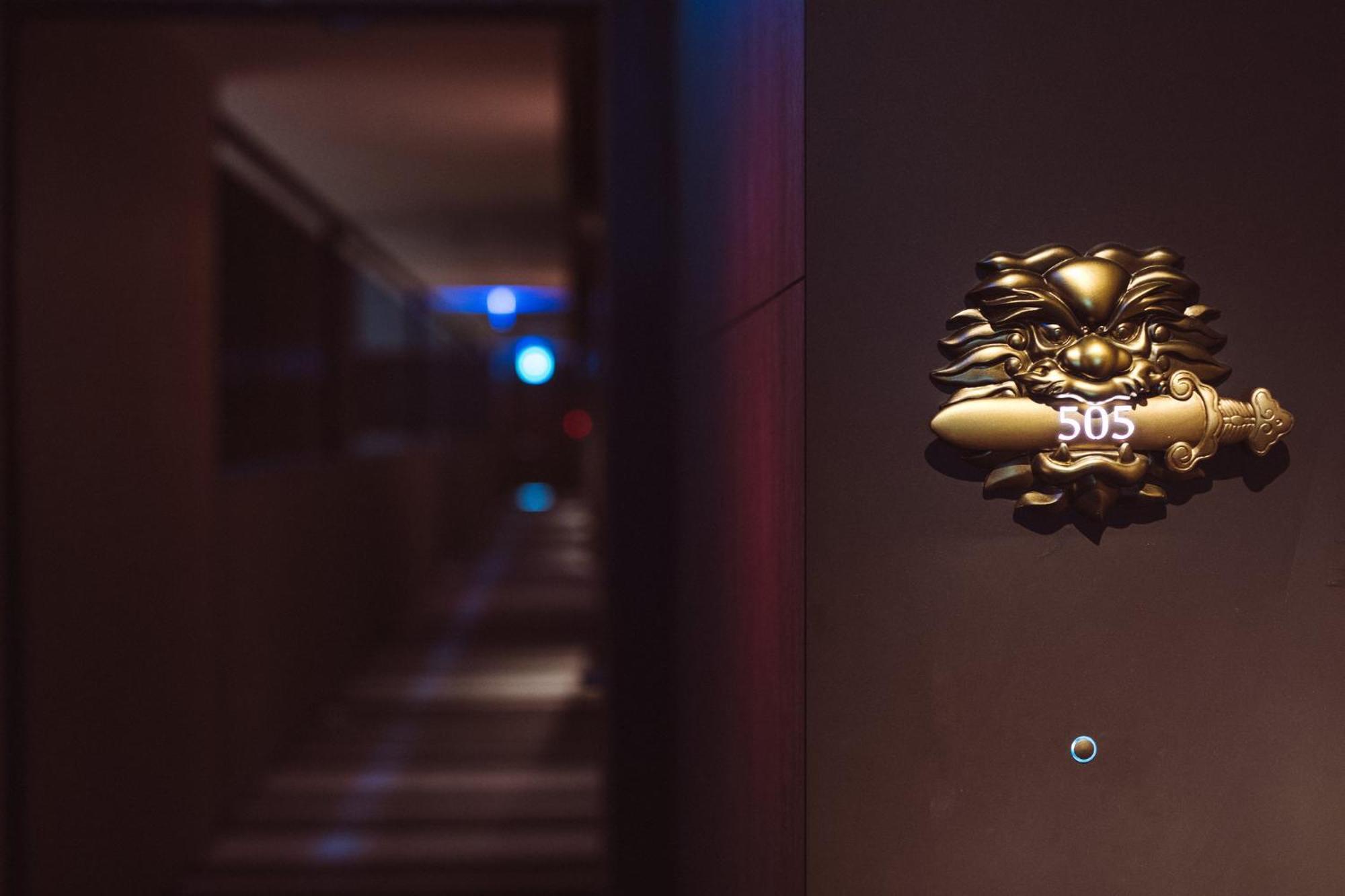 Crowne Plaza Tainan By Ihg Exterior foto A room in the hotel