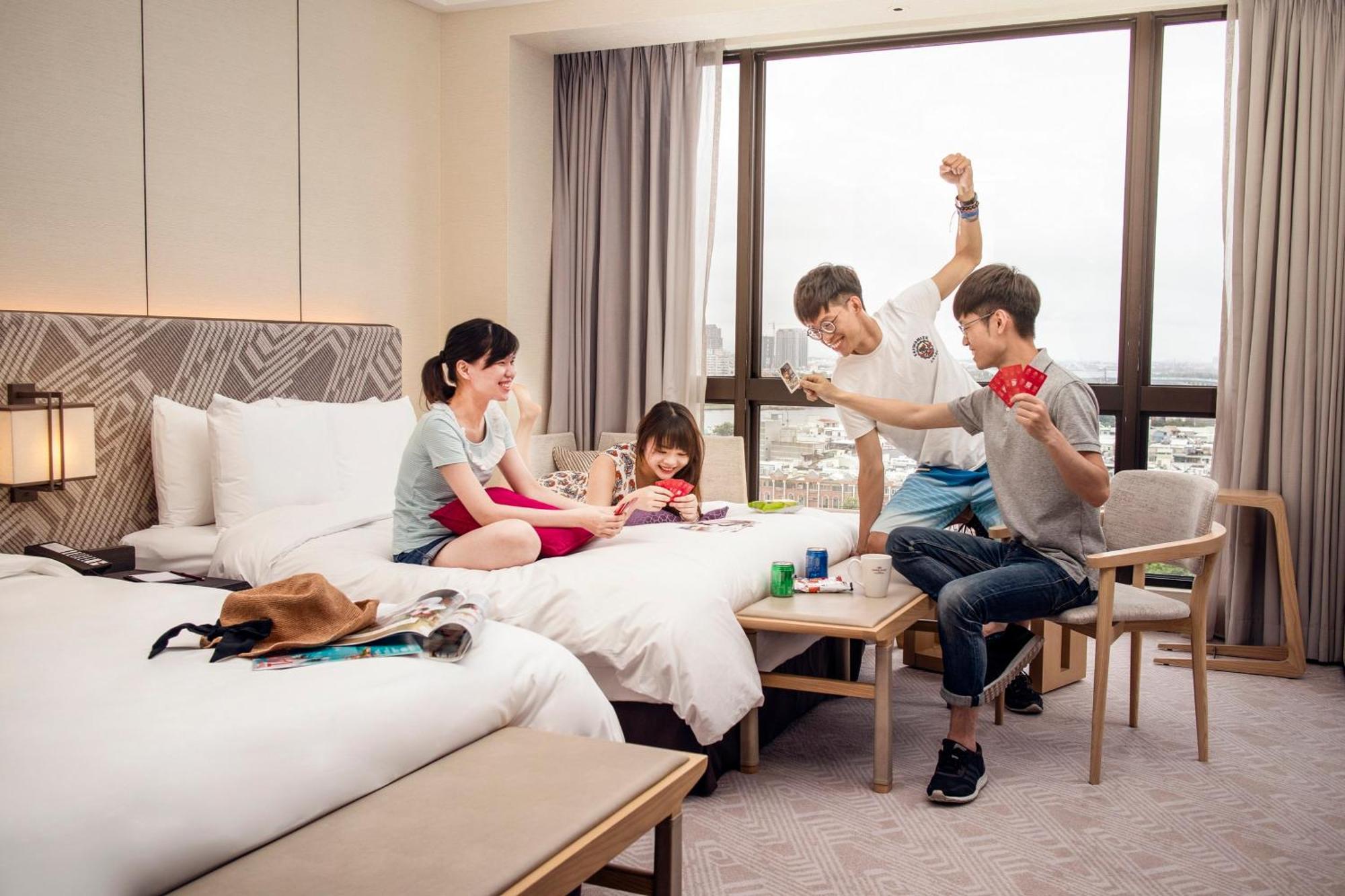 Crowne Plaza Tainan By Ihg Exterior foto Family room