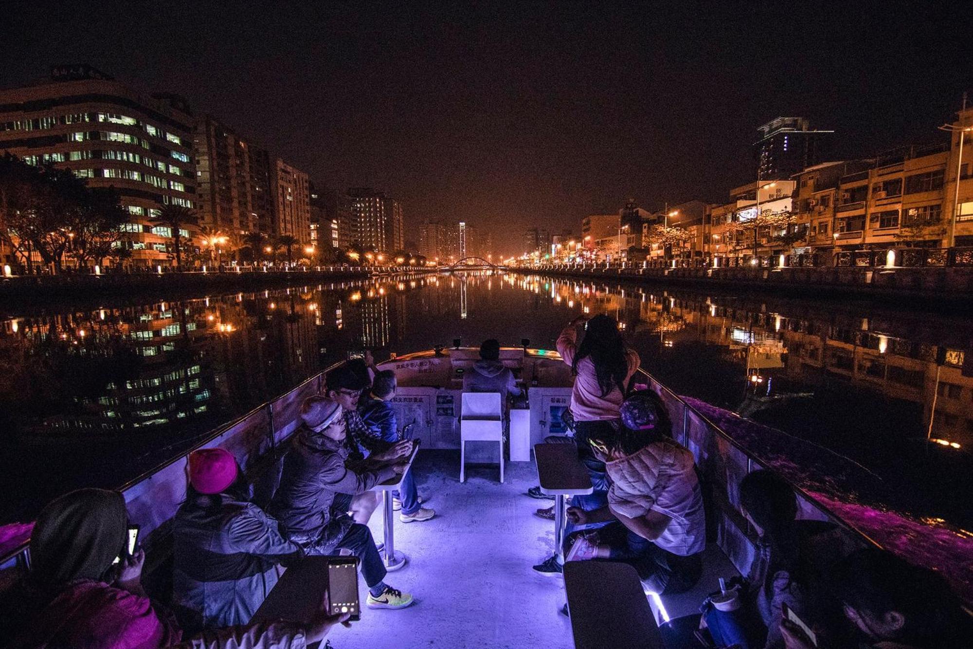 Crowne Plaza Tainan By Ihg Exterior foto View of the city from the Nile