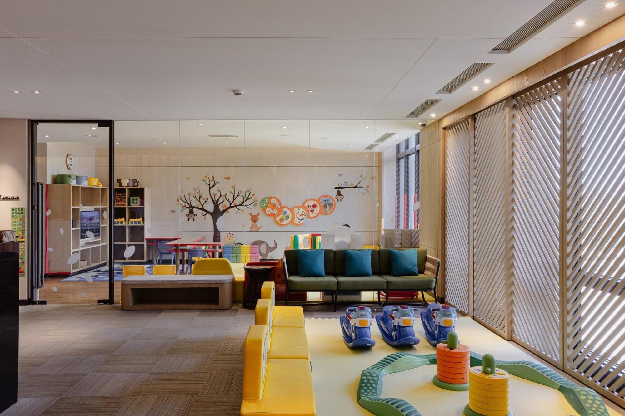 Crowne Plaza Tainan By Ihg Exterior foto The Children's Club at the Renaissance Hotel, Shanghai