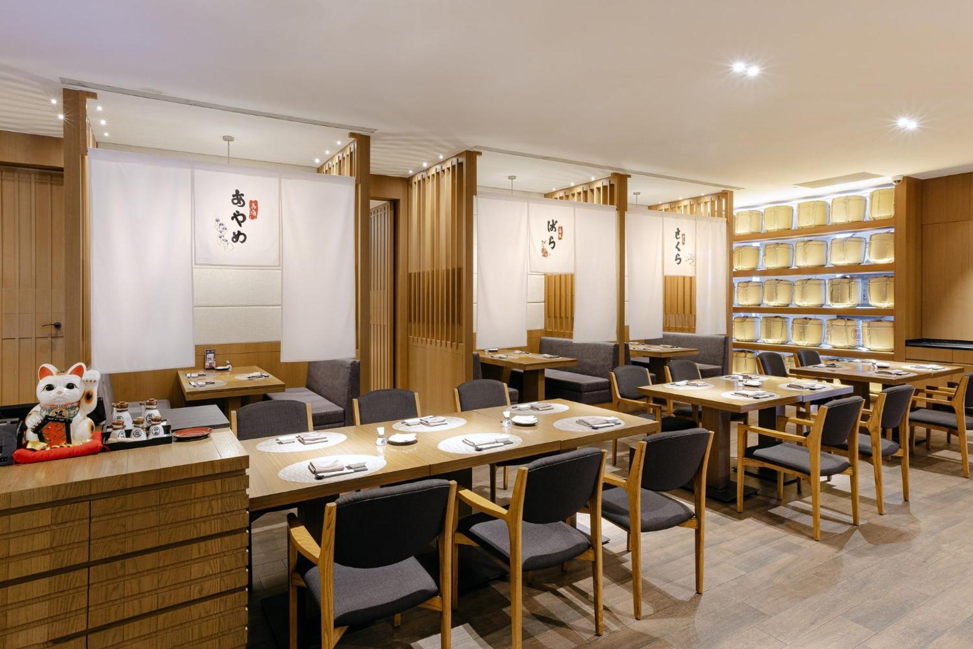 Crowne Plaza Tainan By Ihg Exterior foto Interior of a restaurant in Hong Kong